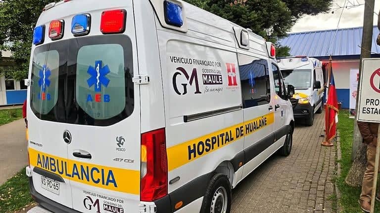 Hospital Chileno-Japonés de Hualañé recibe dos modernas ambulancias para potenciar el servicio de urgencia comunal