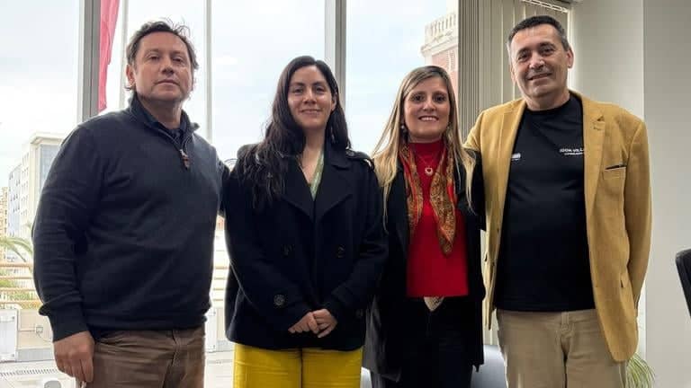 Gobernador del Maule compromete financiamiento para la reposición de tres ambulancias en el Hospital de Teno