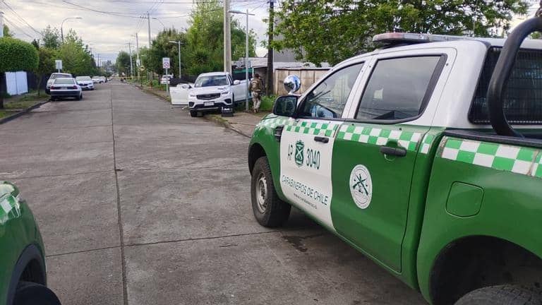 Carabineros detiene a sujeto por porte ilegal de munición y recupera vehículo robado tras balacera en Curicó