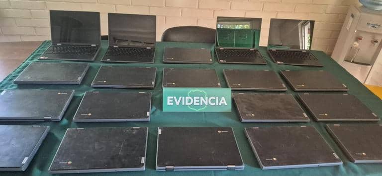 Carabineros detiene a tres adolescentes y recupera 20 computadores robados desde liceo en Licantén