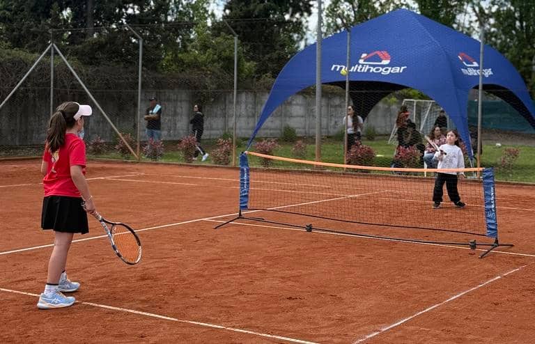 Más de cien niños de distintas regiones del país participaron en la Copa Multihogar de Tenis en Curicó