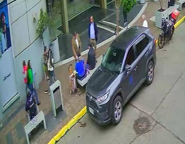 Polémica en Curicó: Registro capta a la máxima autoridad provincial evadiendo normas sanitarias y tributarias en la vía pública