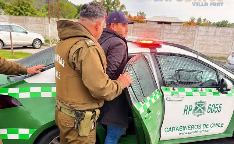 Caen dos sujetos en Villa Prat: Portaban especies sustraídas de un local comercial y una capilla de Huaquén