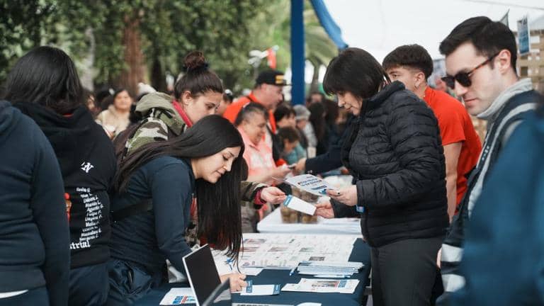 Masiva feria laboral convocó a miles de vecinos con una oferta superior a los 4.500 puestos de trabajo