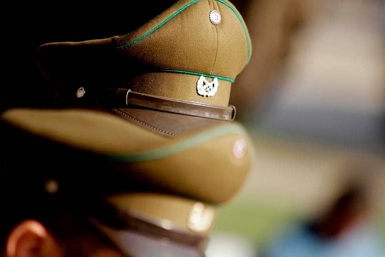 Carabineros de Molina devuelve billetera extraviada a médico del hospital local