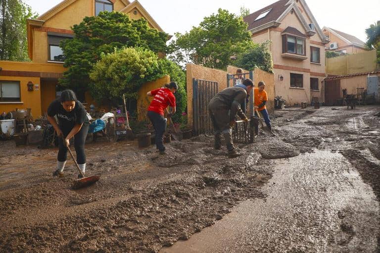Cadem: 51% cree que aluvión en Las Condes se pudo haber evitado si autoridades se hubieran anticipado