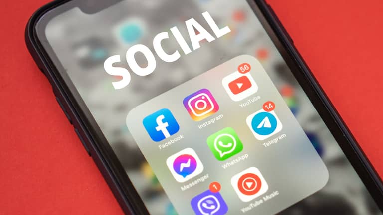 Turquía prohibirá redes sociales a menores de 15 años e impondrá restricciones a adolescentes