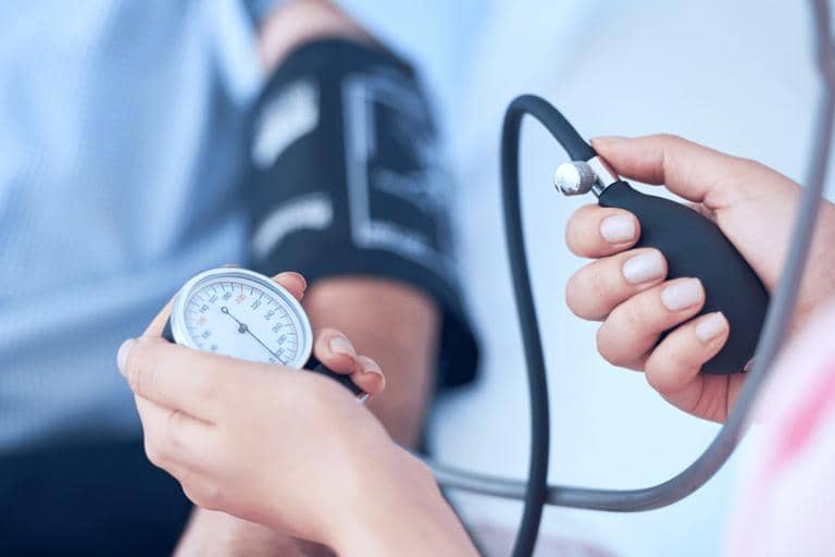 Estudio revela 8 aditivos alimentarios vinculados a mayor riesgo de hipertensión arterial