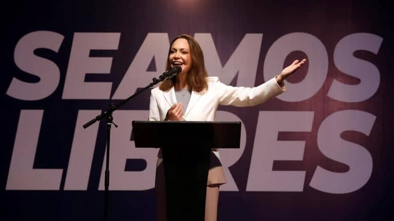 María Corina Machado regresa a Venezuela y afirma que la transición democrática es "irreversible"