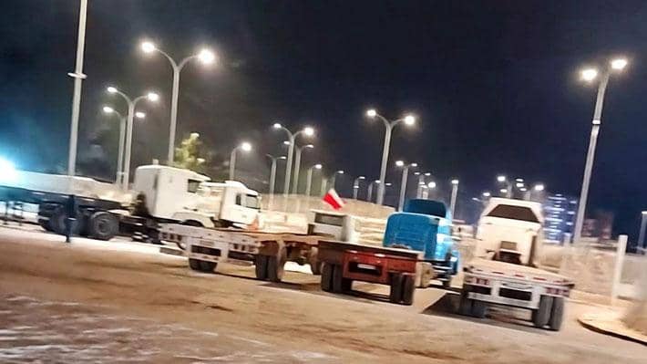 Camioneros de San Antonio inician paro y bloquean ingreso de contenedores portuarios por alza de combustibles