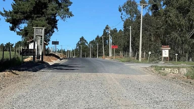 Preocupación por prolongados plazos para pavimentar tramo restante de la Ruta J-80 y reposición del puente La Laguna