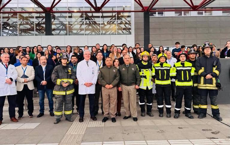 Vecinos y autoridades rinden inédito homenaje al Hospital Provincial de Curicó en su aniversario número 163