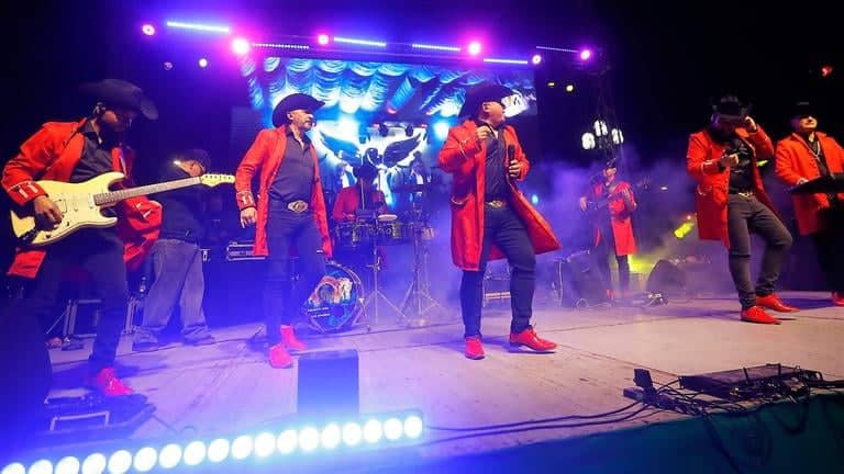 Con música, baile y una torta gigante para más de 500 personas, Curicó cerró la celebración de sus 283 años