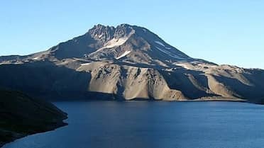 Complejo volcánico Planchón-Peteroa retorna a Alerta Verde tras nueve meses de inestabilidad