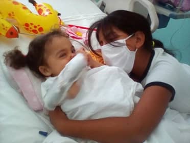 Niña curicana necesita urgente traslado por diagnóstico incierto