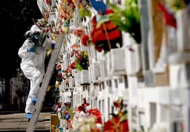 Comenzó entrega de flores en cementerio municipal por el Día de la Madre