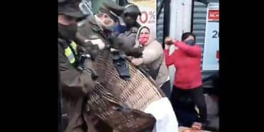 Incidentes se registraron entre carabineros y hortaliceras cuando intentaban vender sus productos