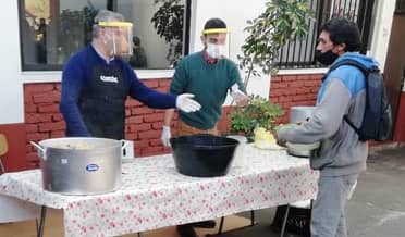 Comedor fraterno en parroquia de Molina entrega más de 350 almuerzos