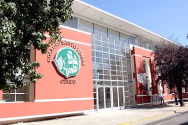 Piden a la justicia paralizar cobros de mensualidades en Colegio Santo Tomás