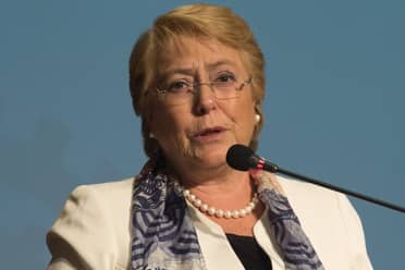 UDI pide al gobierno permitir a Michelle Bachelet asistir al funeral de su madre "por razones humanitarias"