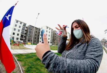 Familias del conjunto habitacional Torres del Vaticano de Curicó recibieron sus departamentos