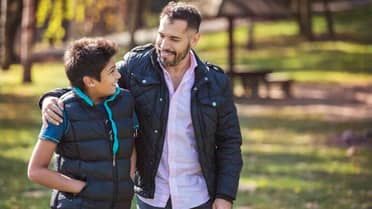 Experto explica: ¿Cómo deberían los padres hablar de sexo con sus hijos?
