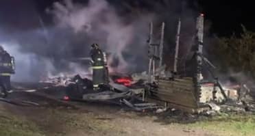 Incendio destruyó dos cabañas en el sector Tricao de Rauco