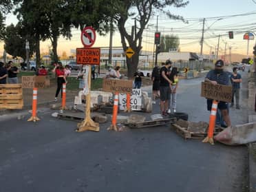 Vecinos de Población Puente Alto en Curicó protestaron por serie de incendios intencionales
