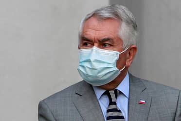 Ministro Paris informó suspensión de la segunda dosis de AstraZeneca a menores de 45 años
