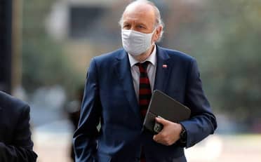 Ministro de Defensa tras ataque al monumento de Baquedano: "La violencia y la intolerancia no tienen espacio en una sociedad democrática"