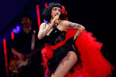 Mon Laferte expresa su apoyo a Jeannette Jara en la segunda vuelta presidencial