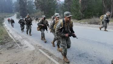 Ejército rinde homenaje a soldados de La Concepción con caminata Llico-Licantén y ofrenda floral en Curicó
