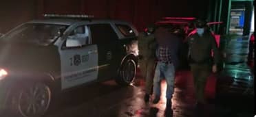 Conductor en presunto estado de ebriedad colisionó y apuñaló a carabinero en Teno