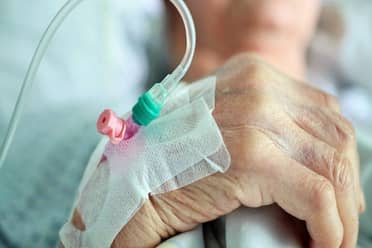 Madre de Teno enfrenta angustiosa situación: Necesita operarse y no tiene dónde dejar a su hija sorda