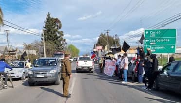 Concejal Edgardo Reyes denuncia engaño a vecinos de Isla de Marchant por semáforo inconcluso en "Curva de la Muerte"