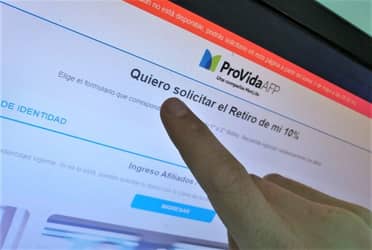 Senado vota cuarto retiro del 10% de ahorros en AFP