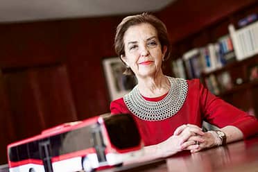 Gobierno niega baja frecuencia de transporte público en elecciones y diputado pide renuncia de ministra Gloria Hutt