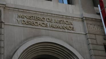 Ministerio de Justicia retira nombramiento como notario de Molina a abogado investigado por falsificar instrumento público
