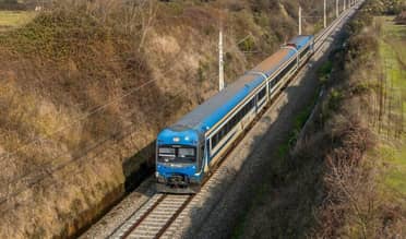 Hombre sobrevive a ser arrollado por tren en Curicó: investigan posible intento de suicidio