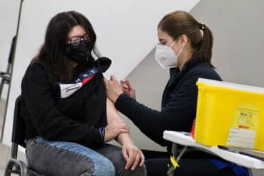 Dirección de Salud de Curicó informó cambios de centros de vacunación contra el Covid-19 y la Influenza