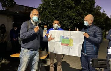 Autoridades coordinan demolición de supermercado Líder incendiado en Curicó y comunidad presenta sus inquietudes