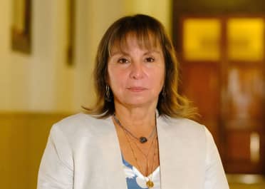 Renuncia ministra Jeanette Vega tras polémica con líder de la CAM
