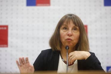 Ministra Vega afirma que en Chile "existen los presos políticos sin duda"