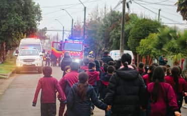 Municipio y organismos de Romeral realizaron simulacro de incendio en la Escuela Ramón Freire