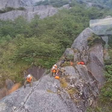 Carabineros encontró a turista chino extraviado en la cordillera de San Clemente