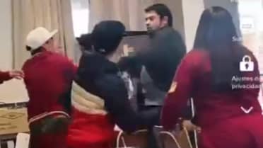 Alumnos agreden a profesor que los habría sacado de la sala por decir un garabato