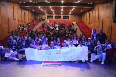 Más de 400 personas participaron en la marcha del Día Internacional del Orgullo LGBT+