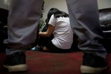 Aprovechamiento de parentesco: Condenan a padrastro a 6 años de presidio por abuso sexual a dos menores