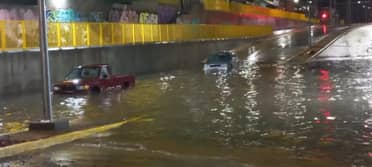 Colapso en alcantarillado provocó inundación en paso nivel de Freire