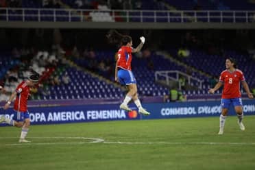 Chile vence a Ecuador y sigue con vida en Copa América